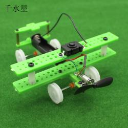 绿色固定翼小飞机