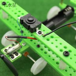 绿色固定翼小飞机